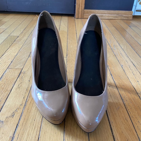 Aldo Nude Heels - Picture 1 of 5